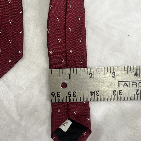 Valentino Burgundy “V” Print Tie. Like new! - Picture 10 of 11